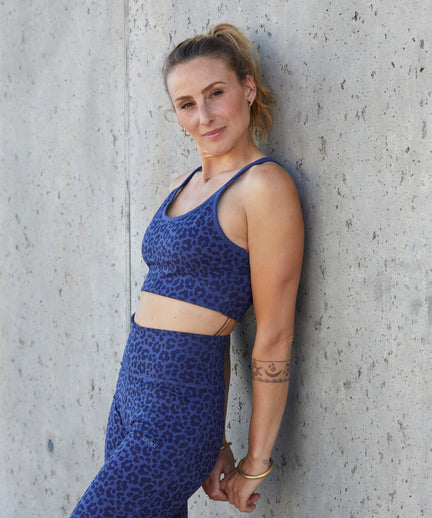 Yoga Biker Leo Flower Tencel™ Bio Baumwolle Kira - blau | color:blau | yoga damen biker leggings kira | tencel bio baumwolle | biker radler leo flower print | yoga damen bh nachhaltig