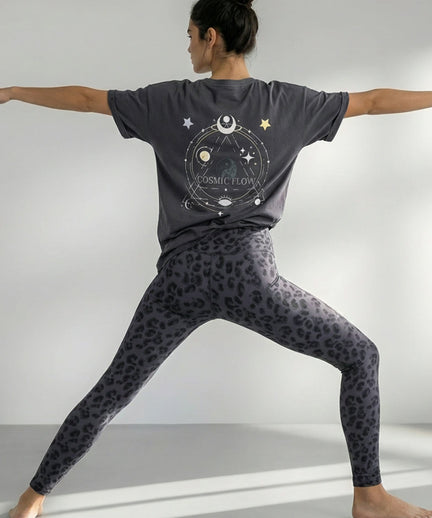 Yoga Boxy T-Shirt Cosmic Flow Bio Baumwolle Tencel™ Sora - grau | color:grau | yoga damen boxy shirt sora | bio baumwolle tencel | yoga shirt cosmic flow | yoga damen t-shirt nachhaltig