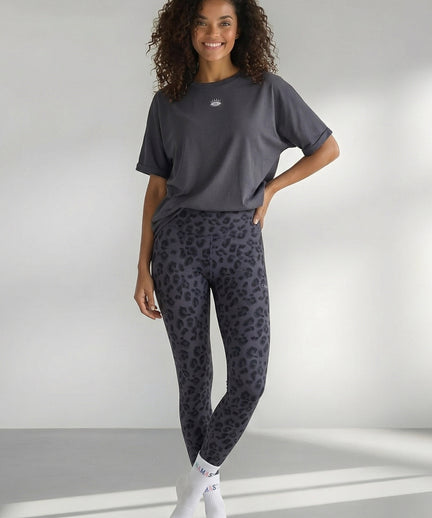 Yoga Boxy T-Shirt Cosmic Flow Bio Baumwolle Tencel™ Sora - grau | color:grau | yoga damen boxy shirt sora | bio baumwolle tencel | yoga shirt cosmic flow | yoga damen t-shirt nachhaltig