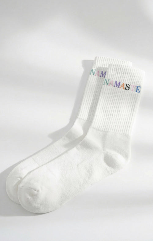 | color:weiss | yoga damen yoga socken namaste ava | bio baumwolle recycelt polyester | yoga sportsocken namaste | yoga damen yoga sportsocken nachhaltig