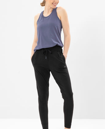 Yoga Basic Harem Pants Bio Baumwolle Hanna - schwarz | color:schwarz | yoga damen basic harem pants hanna | bio baumwolle | yoga hose basic | yoga damen harem pants nachhaltig