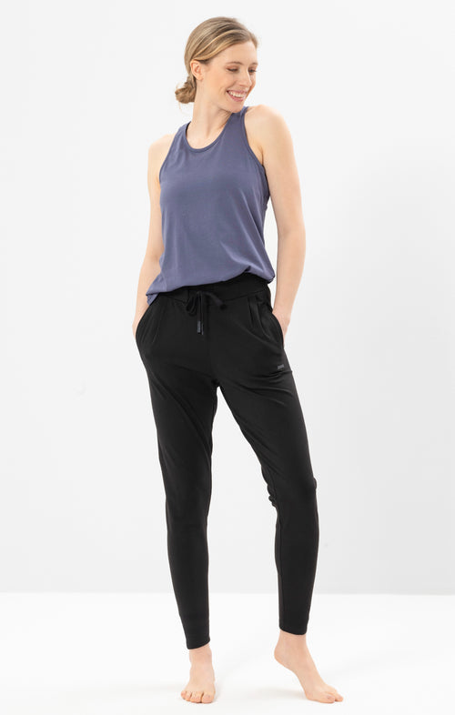 | color:schwarz | yoga damen basic harem pants hanna | bio baumwolle | yoga hose basic | yoga damen harem pants nachhaltig
