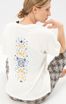 Yoga Boxy T-Shirt Moonlight Bio Baumwolle Tencel™ Sora - weiß | color:weiß | yoga damen boxy t-shirt sora | bio baumwolle tencel | t-shirt moonlight leo moon | yoga damen t-shirt nachhaltig