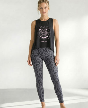 Yoga Boxy Tank Sun Bio Baumwolle Tencel™ Tula - schwarz | color:grau | yoga damen boxy tank cosmic leopard | bio baumwolle tencel | yoga boxy tank top | yoga oberteil nachhaltig