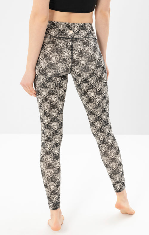 | color:weiß | yoga damen spiritual leo leggings luna | tencel bio baumwolle | leggings leo print | yoga damen leggings nachhaltig