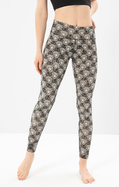 | color:weiß | yoga damen spiritual leo leggings luna | tencel bio baumwolle | leggings leo print | yoga damen leggings nachhaltig