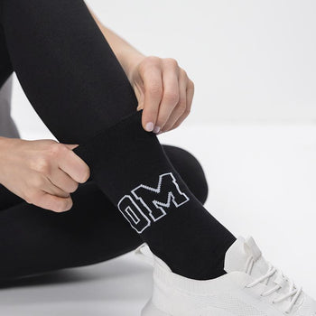 Yoga Socken OM Bio Baumwolle - schwarz | color:schwarz |yoga socken OM druck schwarz