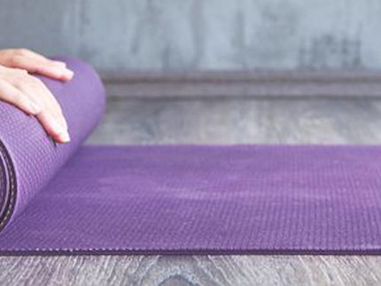 Von PVC bis Kautschuk: Auf diese Dinge solltest du beim Kauf von Yogamatten achten