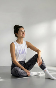 | color:weiss | yoga damen athletic tank tara | bio baumwolle tencel | tank top OM | yoga damen tank top nachhaltig