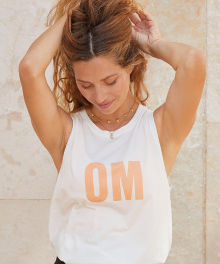 | color:weiß | Yoga Athletic Tank OM Bio Baumwolle Tencel™ Tara | OM print | yoga damen tank top nachhaltig