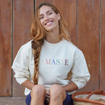 | color:weiß | yoga damen boxy sweatshirt namaste philia | bio baumwolle | sweatshirt namaste stick | yoga damen pullover nachhaltig