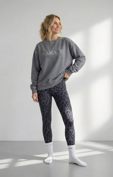 | color:grau | yoga damen boxy sweater vintage namaste philia | bio baumwolle | yoga sweater vintage | yoga damen sweater nachhaltig