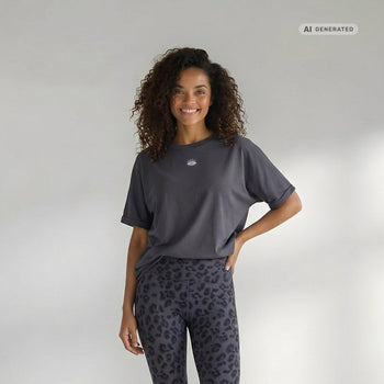 Yoga Boxy T-Shirt Cosmic Flow Bio Baumwolle Tencel™ Sora - grau – AI GENERATED / KI-GENERIERT
