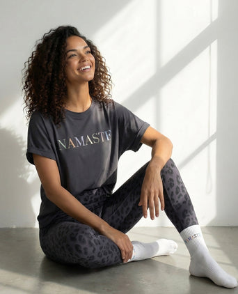 | color:grau | yoga damen boxy shirt sora | bio baumwolle tencel | yoga shirt namaste | yoga damen t-shirt nachhaltig