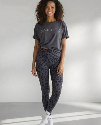 | color:grau | yoga damen boxy shirt sora | bio baumwolle tencel | yoga shirt namaste | yoga damen t-shirt nachhaltig