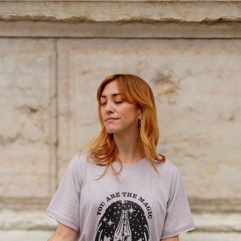 | color:lila | yoga damen boxy t-shirt sora 108 | bio baumwolle tencel | t-shirt 108 nuri rodríguez you are the magic | yoga damen t-shirt nachhaltig