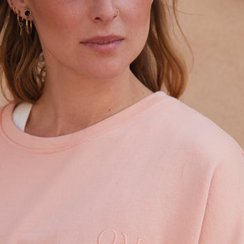 | color:rosa | yoga Loose Sweater OM Bio Baumwolle Pia | bio baumwolle | sweatshirt om stick | yoga damen pullover nachhaltig