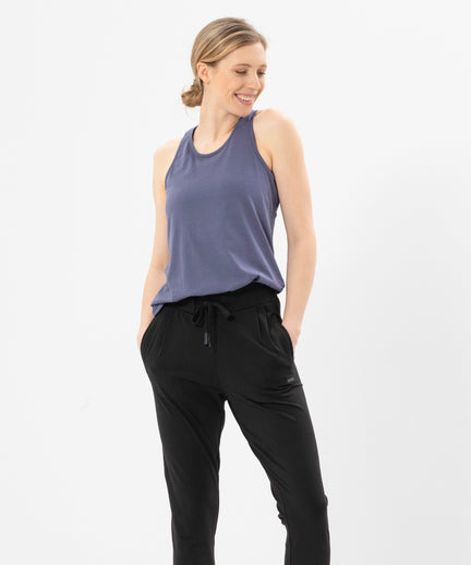| color:schwarz | yoga damen basic harem pants hanna | bio baumwolle | yoga hose basic | yoga damen harem pants nachhaltig