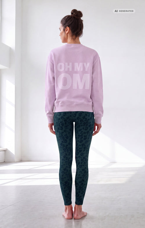 Yoga Boxy Sweater OH MY OM Bio Baumwolle Philia - lila – AI GENERATED / KI-GENERIERT