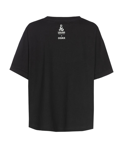 | color:schwarz |Yoga Boxy T-Shirt Be Your Own Guru by SOULYOGA Berlin 108 schwarz |bio baumwolle