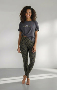 | color:grau | yoga damen boxy shirt sora | bio baumwolle tencel | yoga shirt namaste | yoga damen t-shirt nachhaltig