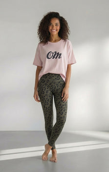 | color:rosa | yoga damen boxy shirt sora | bio baumwolle tencel | yoga shirt om | yoga damen t-shirt nachhaltig