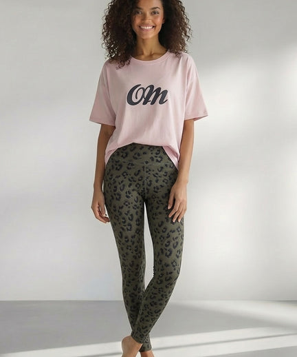 | color:rosa | yoga damen boxy shirt sora | bio baumwolle tencel | yoga shirt om | yoga damen t-shirt nachhaltig