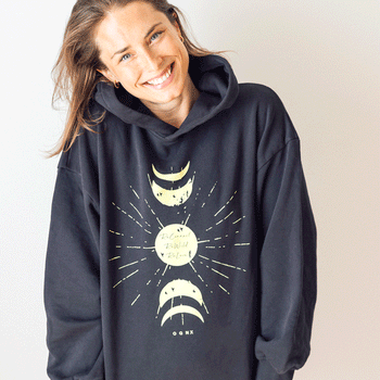 | color:schwarz |yoga hoodie sinah diepold kale&cake |hoodie mond sonne